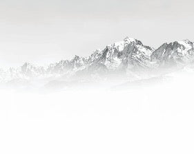Papier peint Mont Blanc dans la brume noir et blanc