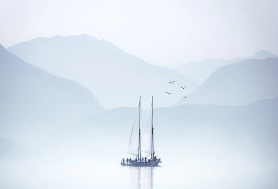 Papier peint lac Annecy navigation - Muralconcept